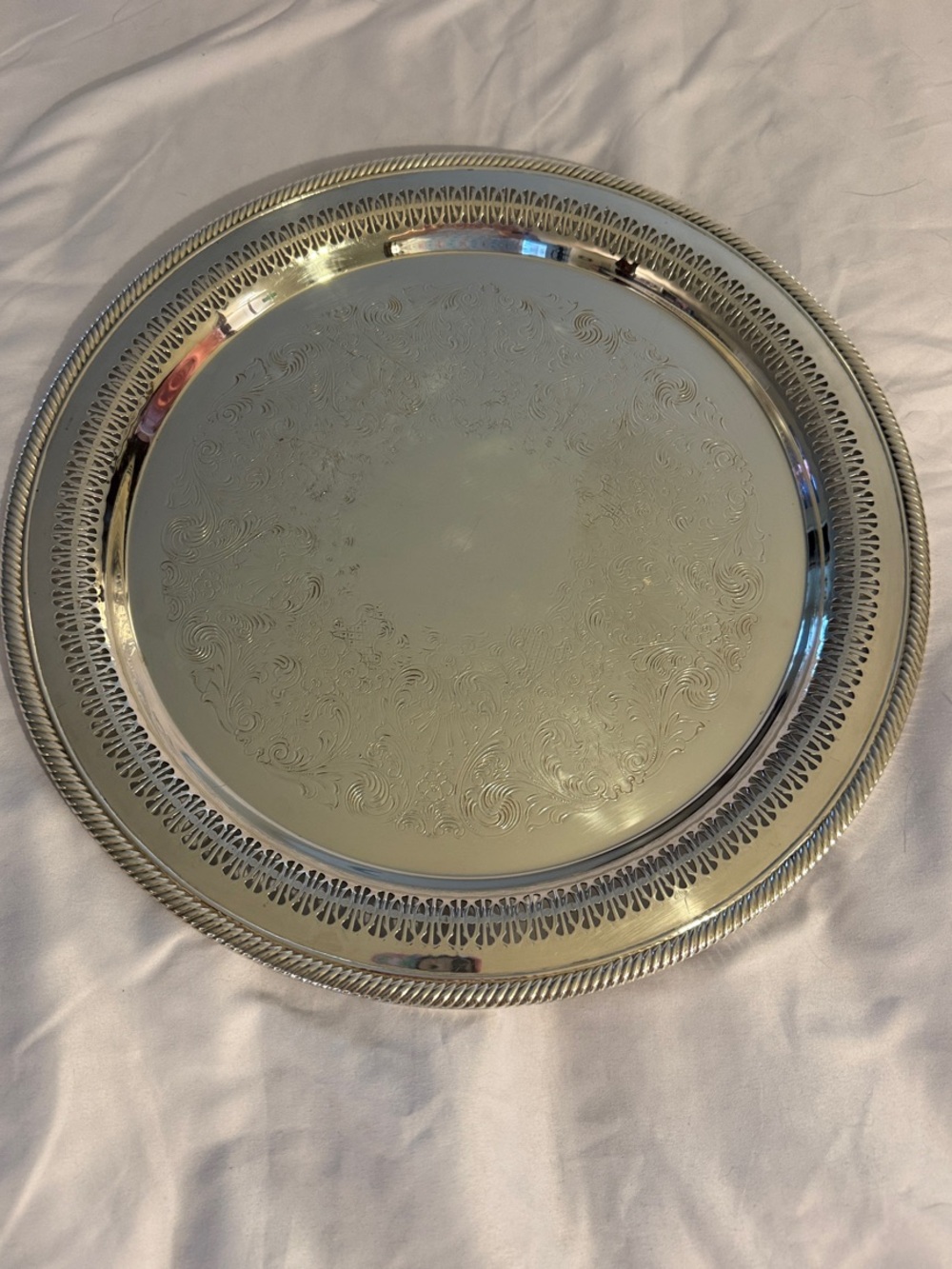 WM Rogers Pattern 172 Silver Plated Round 15” Serving Tray